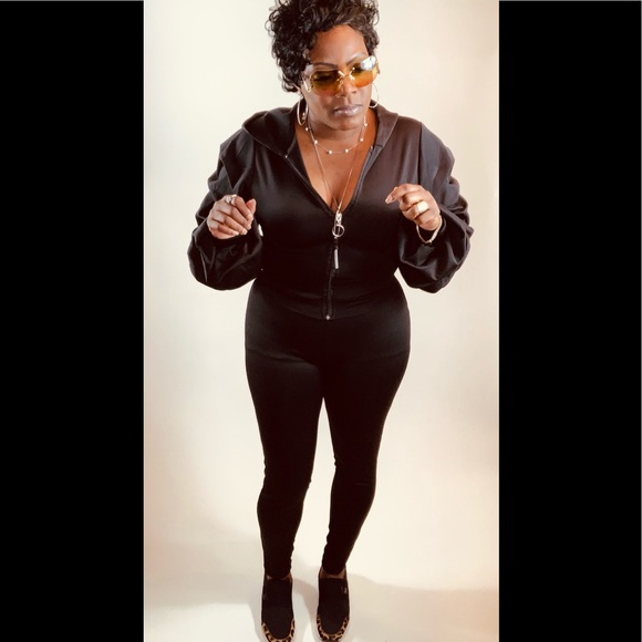 Ruffle Set - Picture 2 of 3